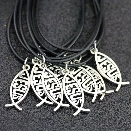 Collier fantaisie avec pendentif en métal - Poisson avec les lettres Jesus